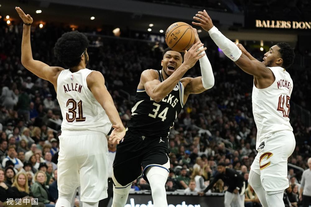 正是由他在 正是由他在